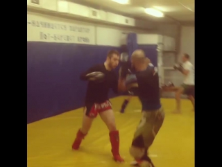 Артур Свиридов оттачивает элементы ударной техники в клубе "Пересвет".