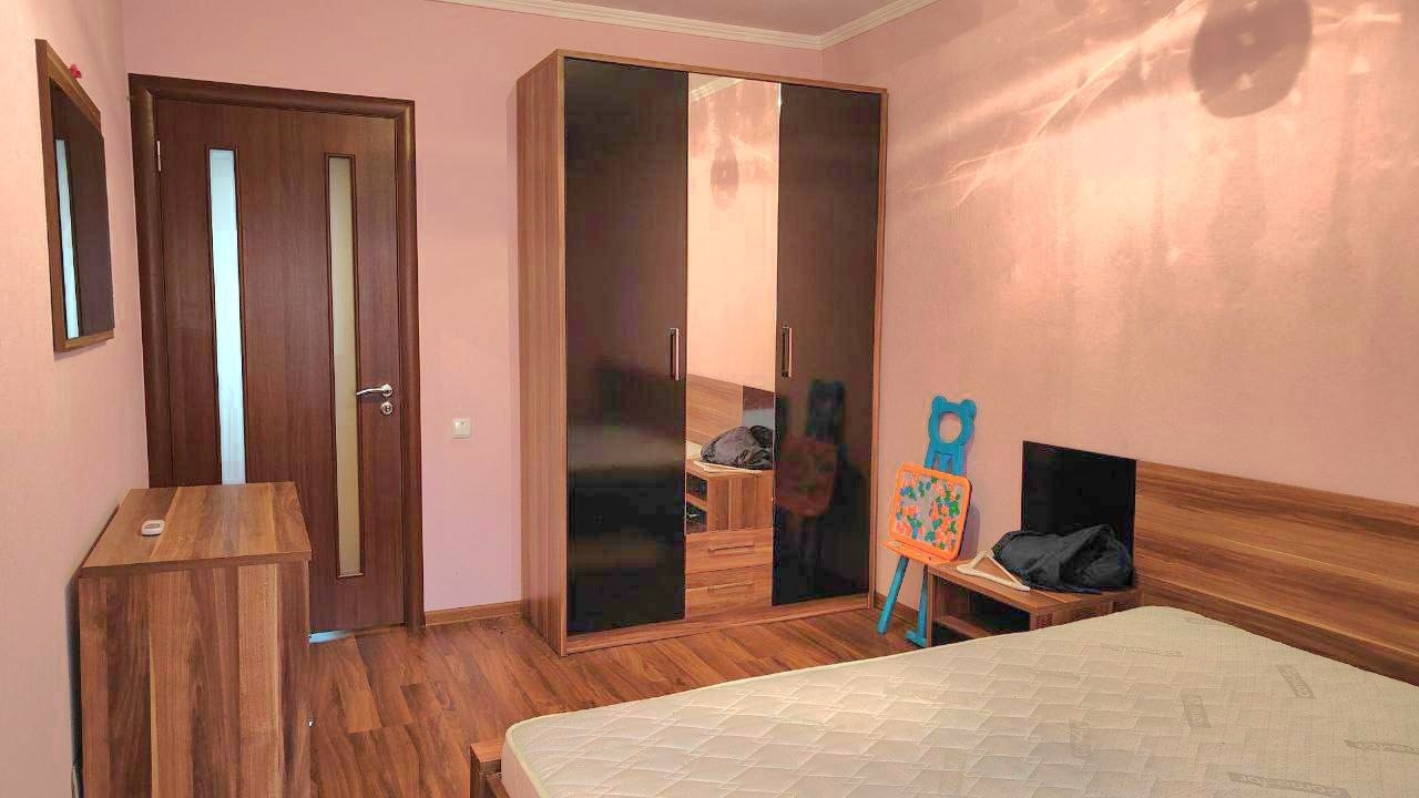 Продается 3- х комнатная квартира на кв Дзержинского, 1/9 эт., 75 кв.м.общ.пл. Квартира с качественным ремонтом и мебелью. Все комнаты изолированные, состояние отличное! Хорошее расположение. Цена 6 200 000р +7959-216-43-31 +7959-505-37-17 Елена...