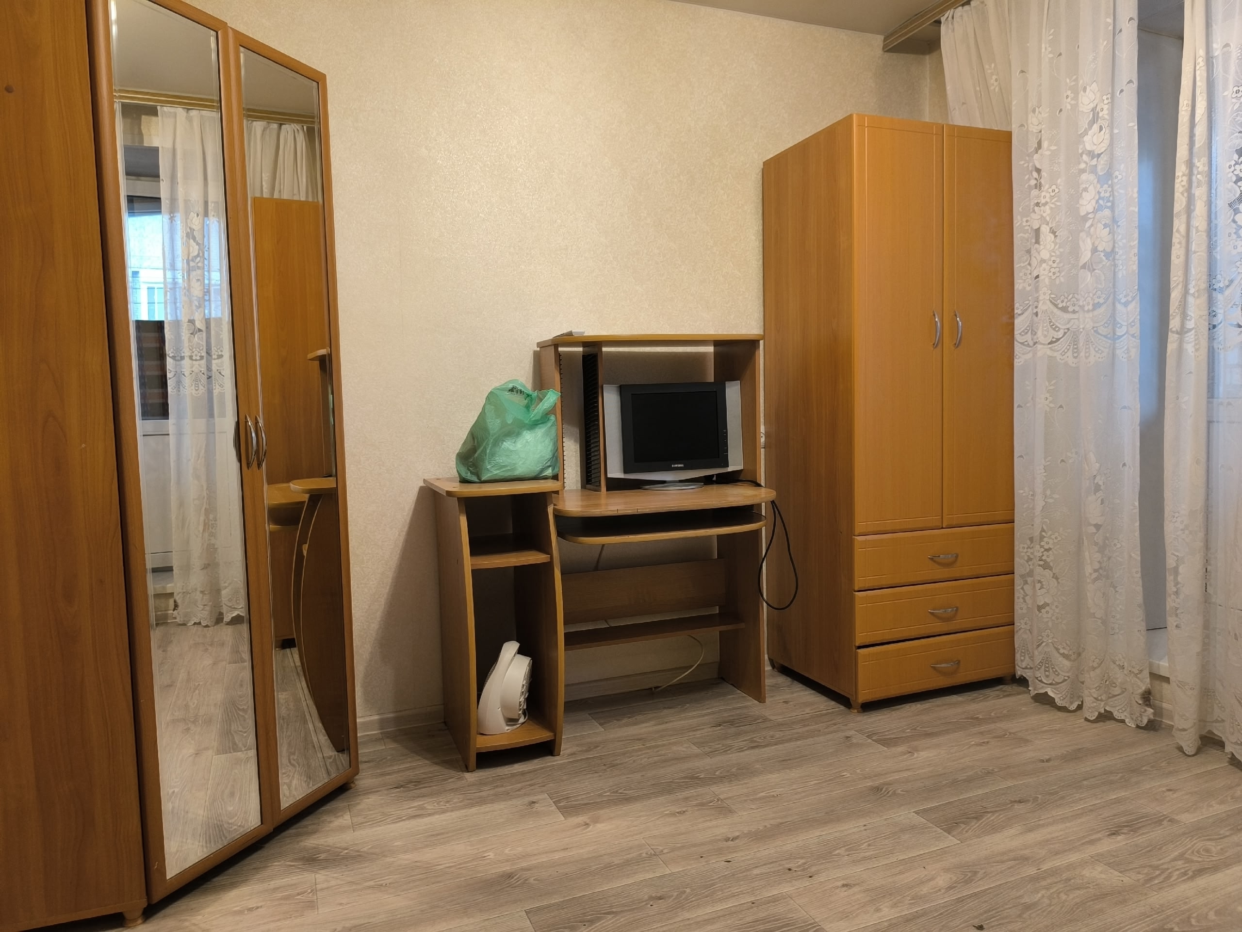 На долгосрочную аренду сдам 2-х ком. квартиру в Артемовском районе (квартал Степной). Комнаты изолированы, по наполняемости все необходимое присутствует для комфортного проживания. С отоплением проблем нет, все работает исправно. Для проживания рассмотрят ответственных, платежеспособных жильцов без вредных пр...